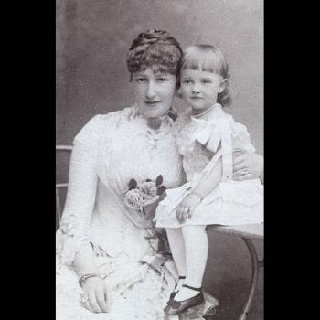 Crown Princess Stephanie of Austria and her daughter in 1885, By Atelier Türk - Bundesmobilienverwaltung MD 065504http://www.juicypool.com/kronprinzrudolf/ direct link, Public Domain, https://commons.wikimedia.org/w/index.php?curid=25145645