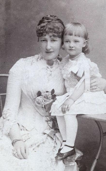 Crown Princess Stephanie of Austria and her daughter in 1885, By Atelier Türk - Bundesmobilienverwaltung MD 065504http://www.juicypool.com/kronprinzrudolf/ direct link, Public Domain, https://commons.wikimedia.org/w/index.php?curid=25145645