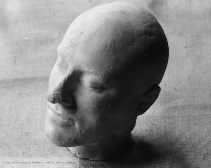 Tapner's death mask head by Carel Toms (c) Priaulx Library Guernsey