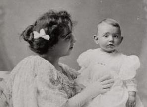 Pauline Menard Diorian and her son Jean Hugo, (c) Paris Musees 